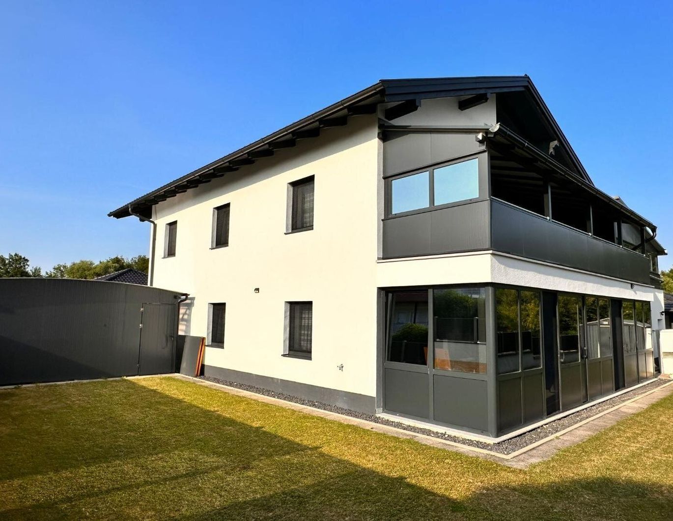 Modern und geräumig - Anlageobjekt mit zwei Wohnungen