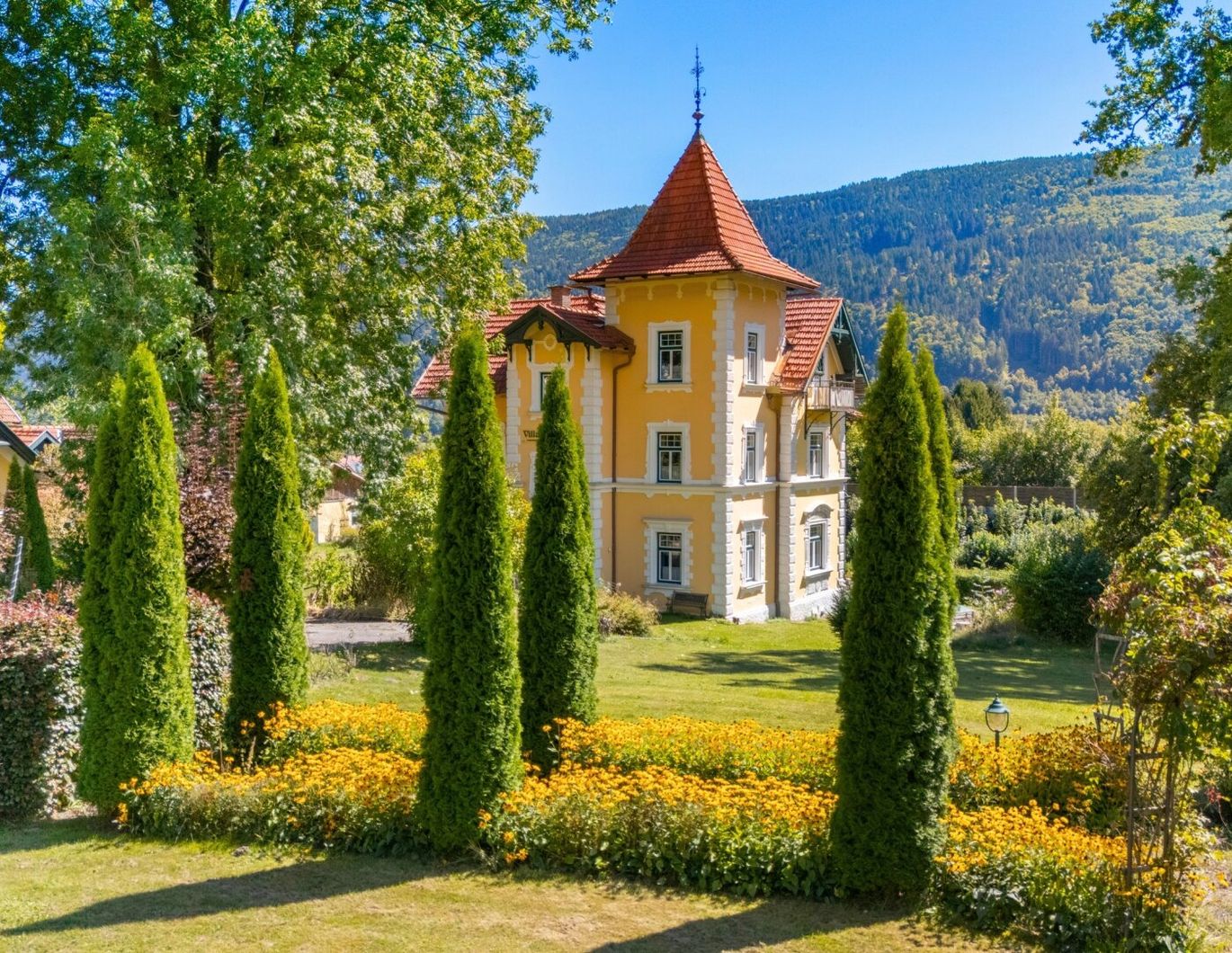 Romantik Schlössl in Seenähe - ein Märchenschloss voller Geschichte und Magie