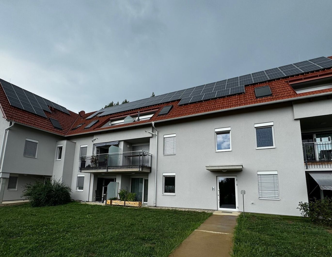 ZEHENSDORF - NEUBAU - Klimatisierte 2-ZIMMER-WOHNUNG - BALKON