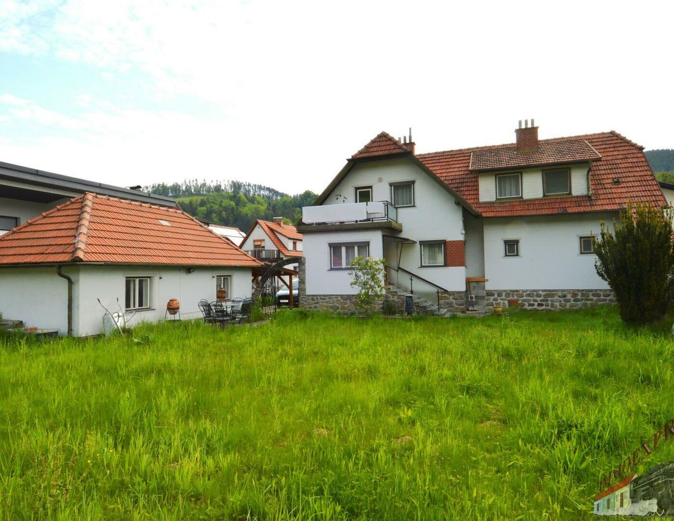 Ein-/ Zweifamilienhaus mit Nebengebäude auf 880 m²