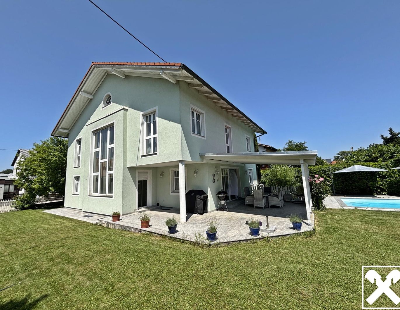 Stilvoll in Bestlage! Großzügiges Wohnhaus mit schönem Garten