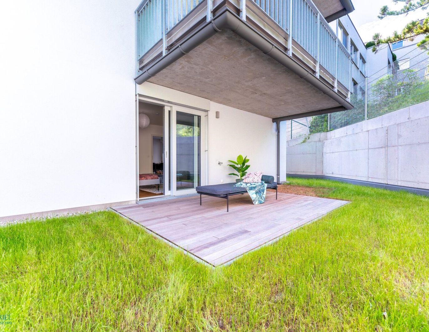 RUHIGE GARTENWOHNUNG - 3-ROOM APARTMENT WITH GARDEN