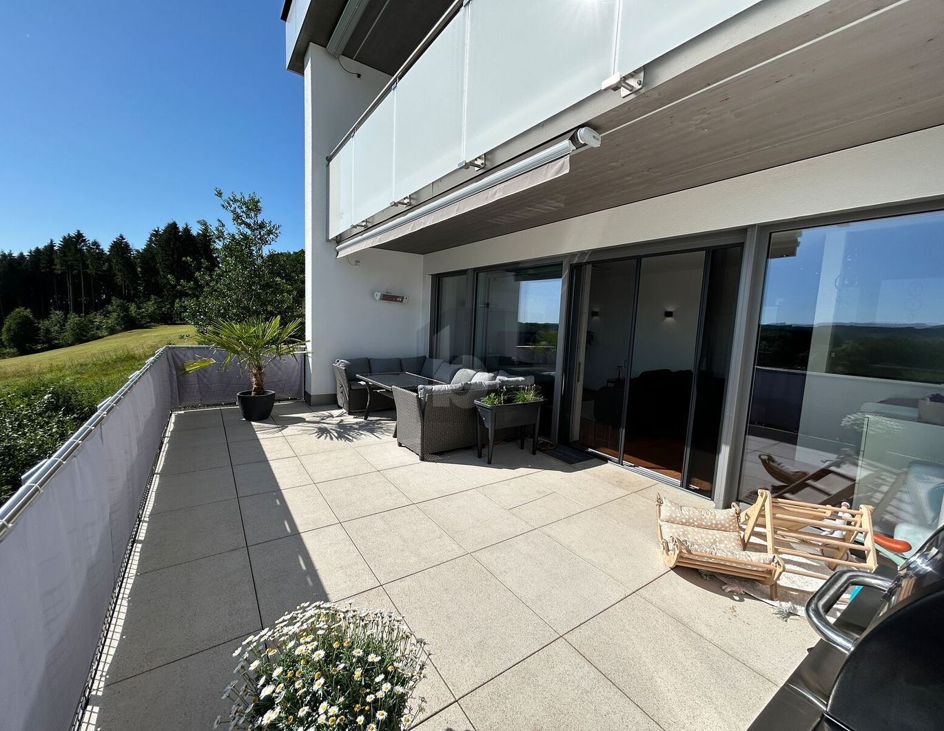PANORAMAAUSBLICK MIT SONNENTERRASSE UND EIGENGARTEN