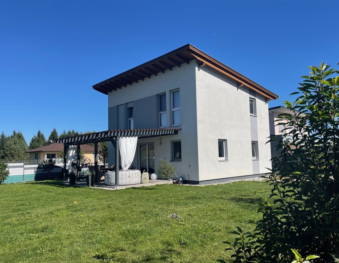 Modernes Wohnen in Seenähe!