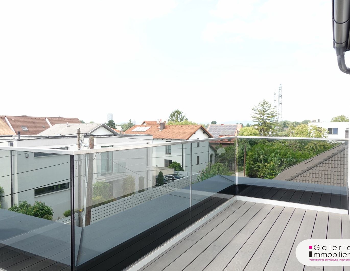 Erstbezug: Sehr schöne, helle und ruhige Doppelhaushälfte (links) mit 4 Zimmern, Eigengarten und Panoramablick-Dachterrasse!