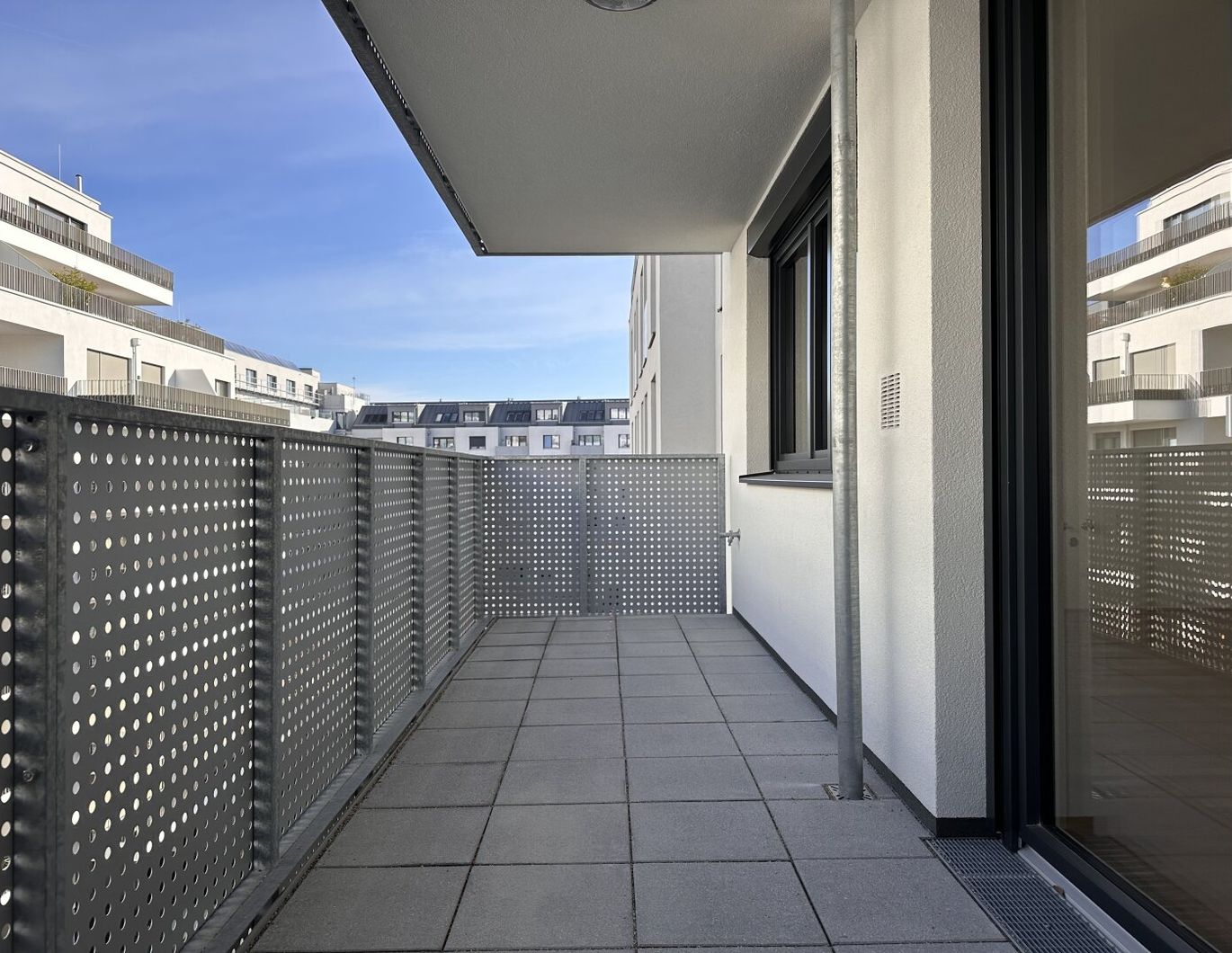 BALKON 2 ZIMMER PERFEKT FÜR SINGLES, PAARE ODER ANLAGEOBJEKT