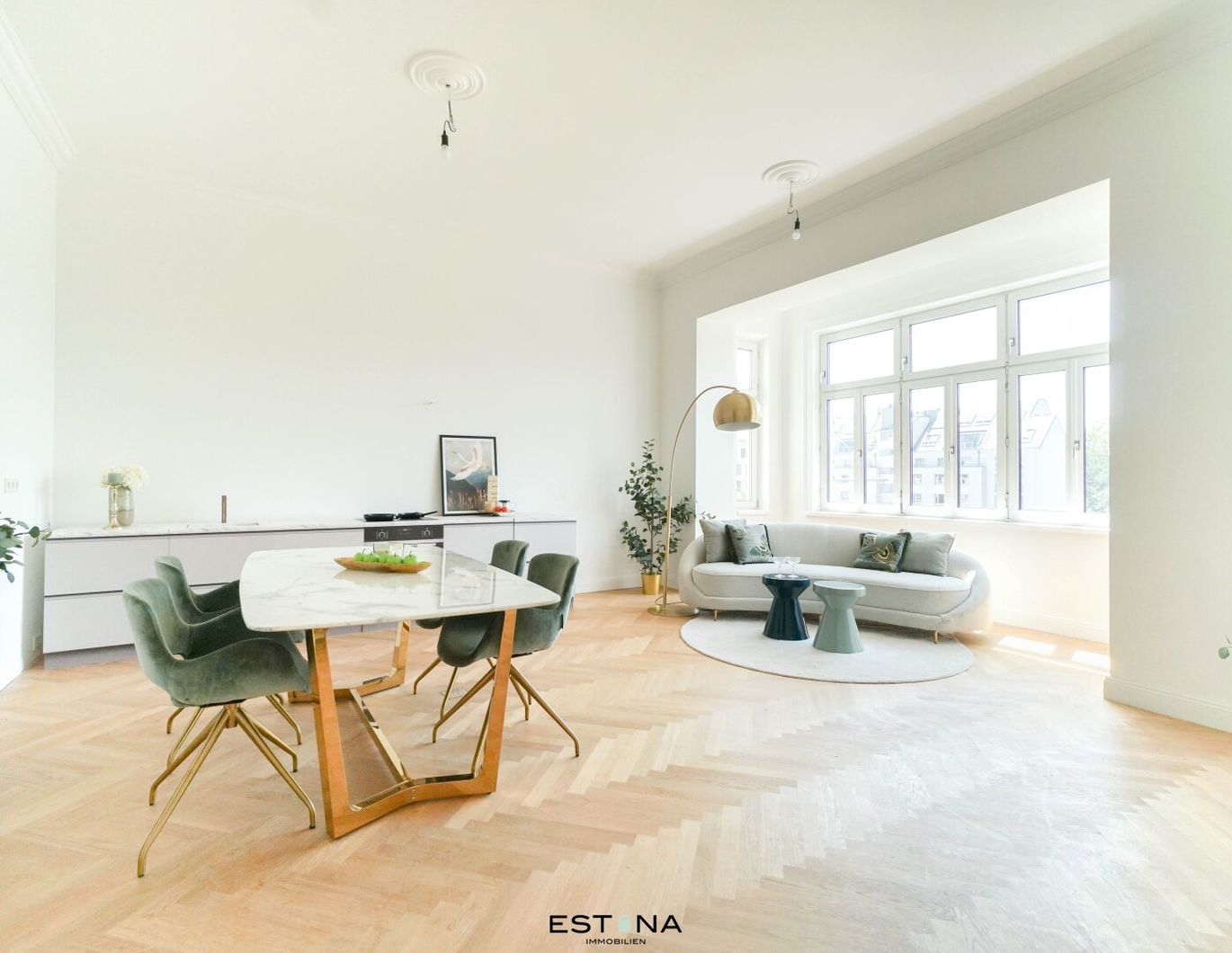 Seltene Altbauperle mit großem Balkon / freier Mietzins erlaubt