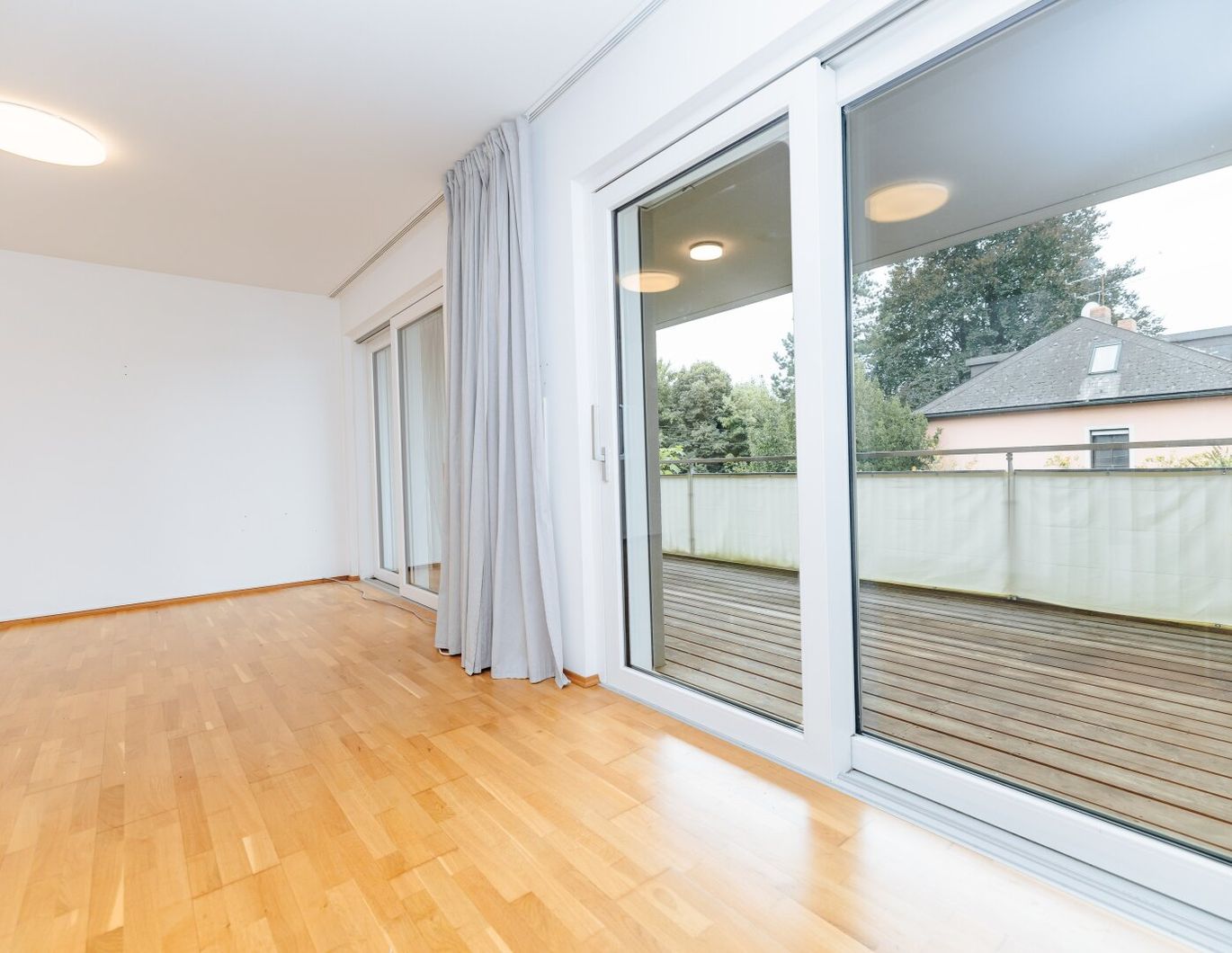 AB SOFORT VERFÜGBAR I SÜDWEST-TERRASSE I BADEWANNE I CARPORT I ST.PETER I NEUBAU I 1. STOCK I ZENTRALE LAGE I SEHR HELL I
