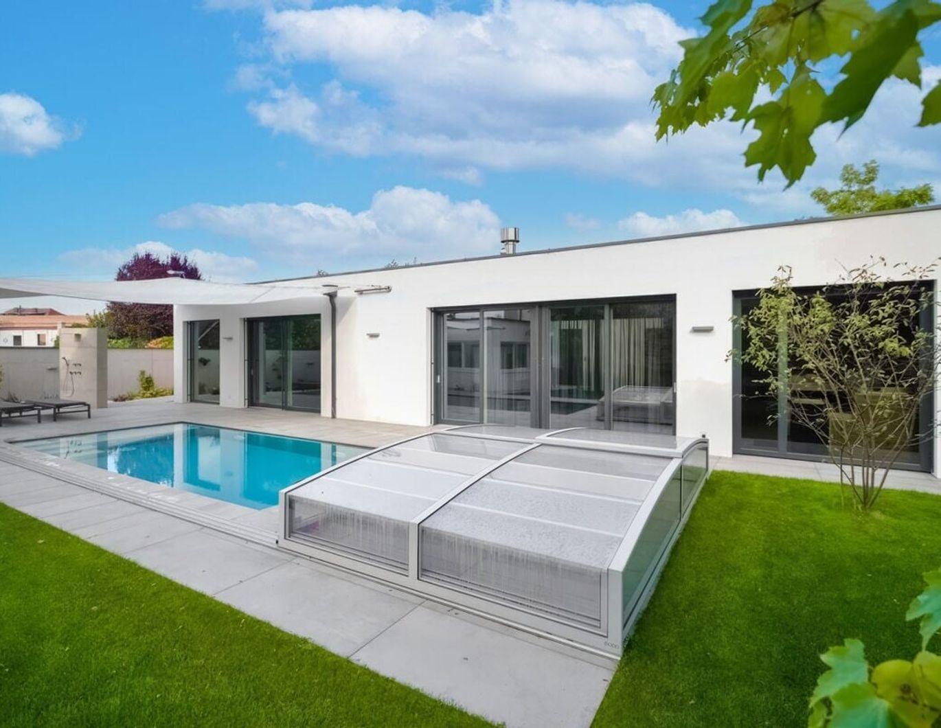 Traumhafter Bungalow mit Pool und Doppelgarage