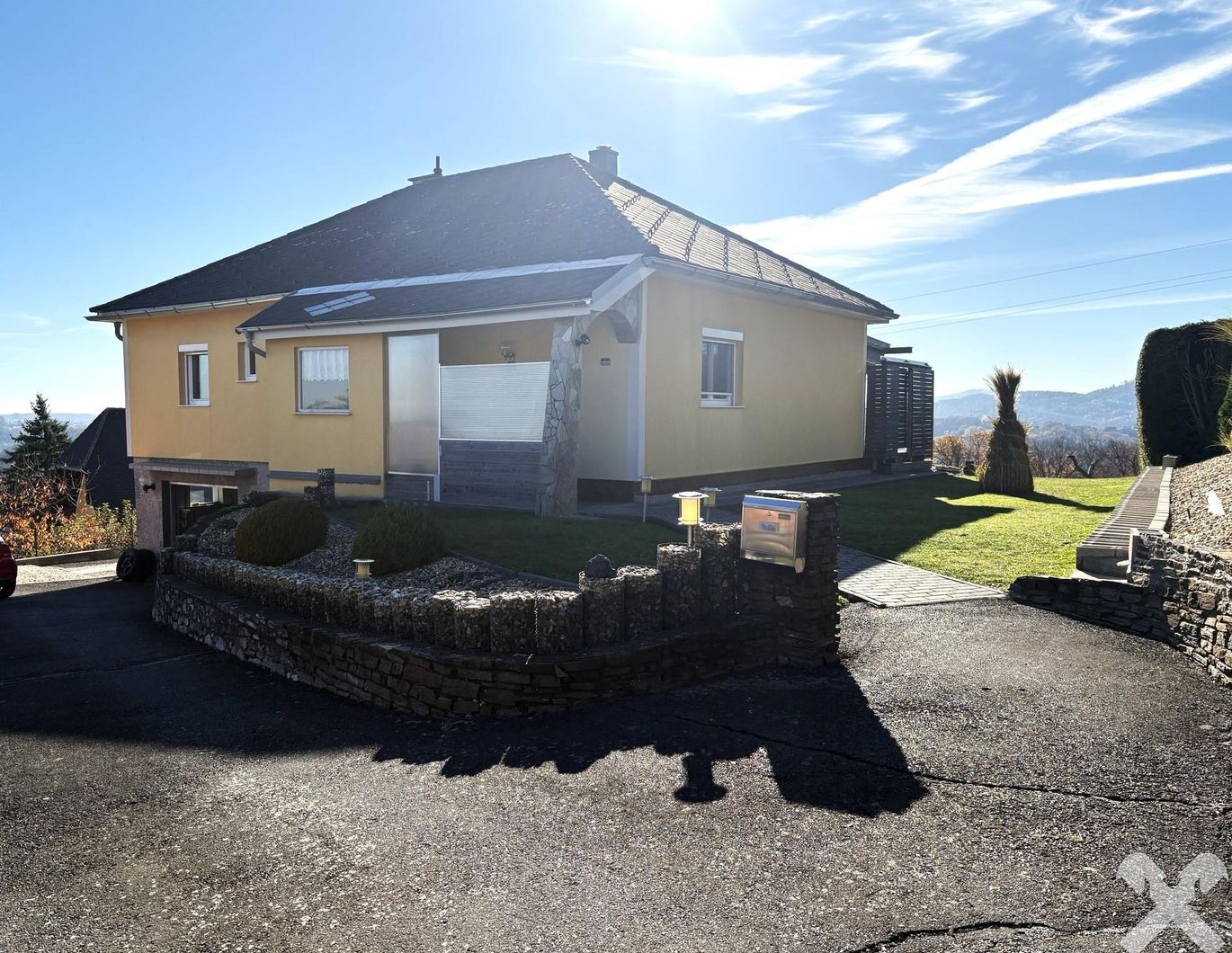 Solides und gepflegtes Wohnhaus in herrlicher Aussichtslage bei Feldbach