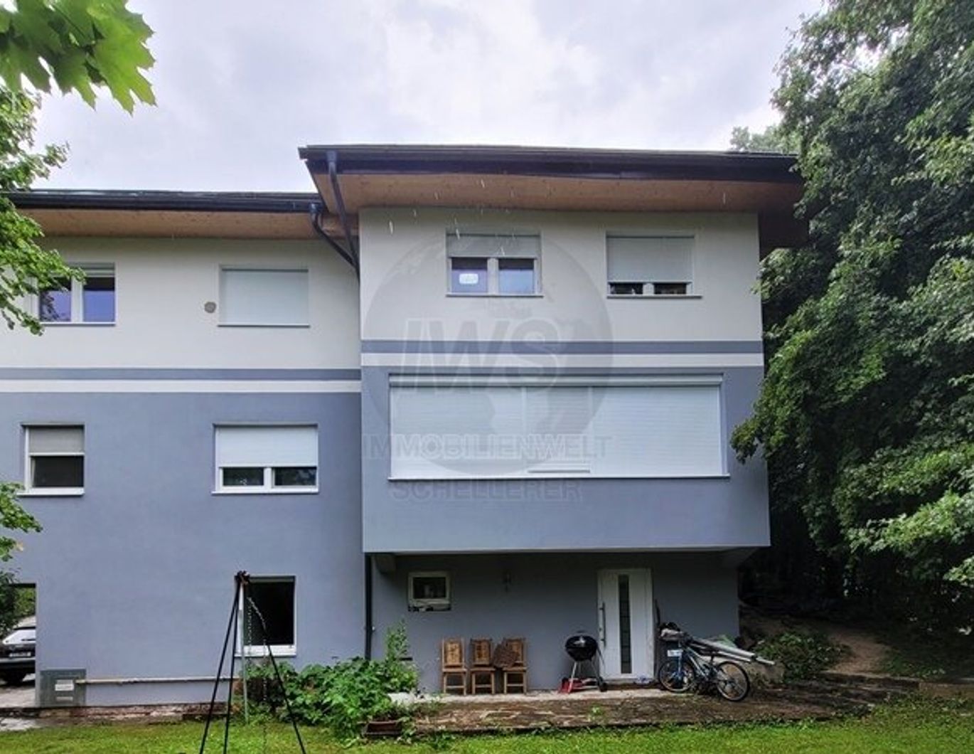 Riesiges Mehrfamilienhaus für 3 Familien - Preis auf Anfrage