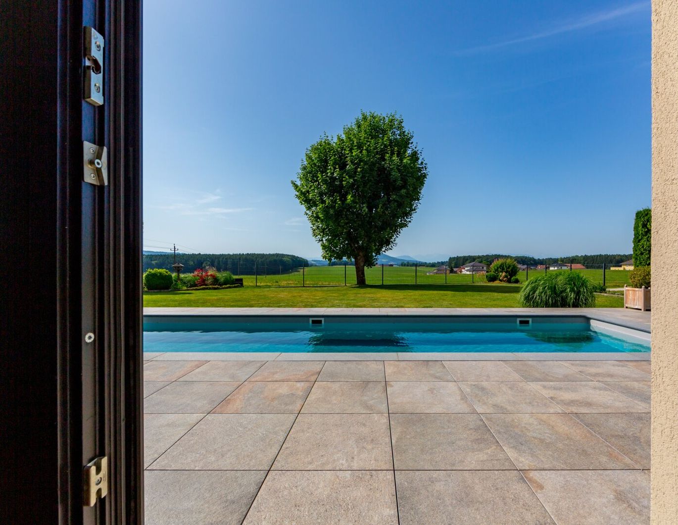 Modern Style in der Natur- coole Villa mit Pool