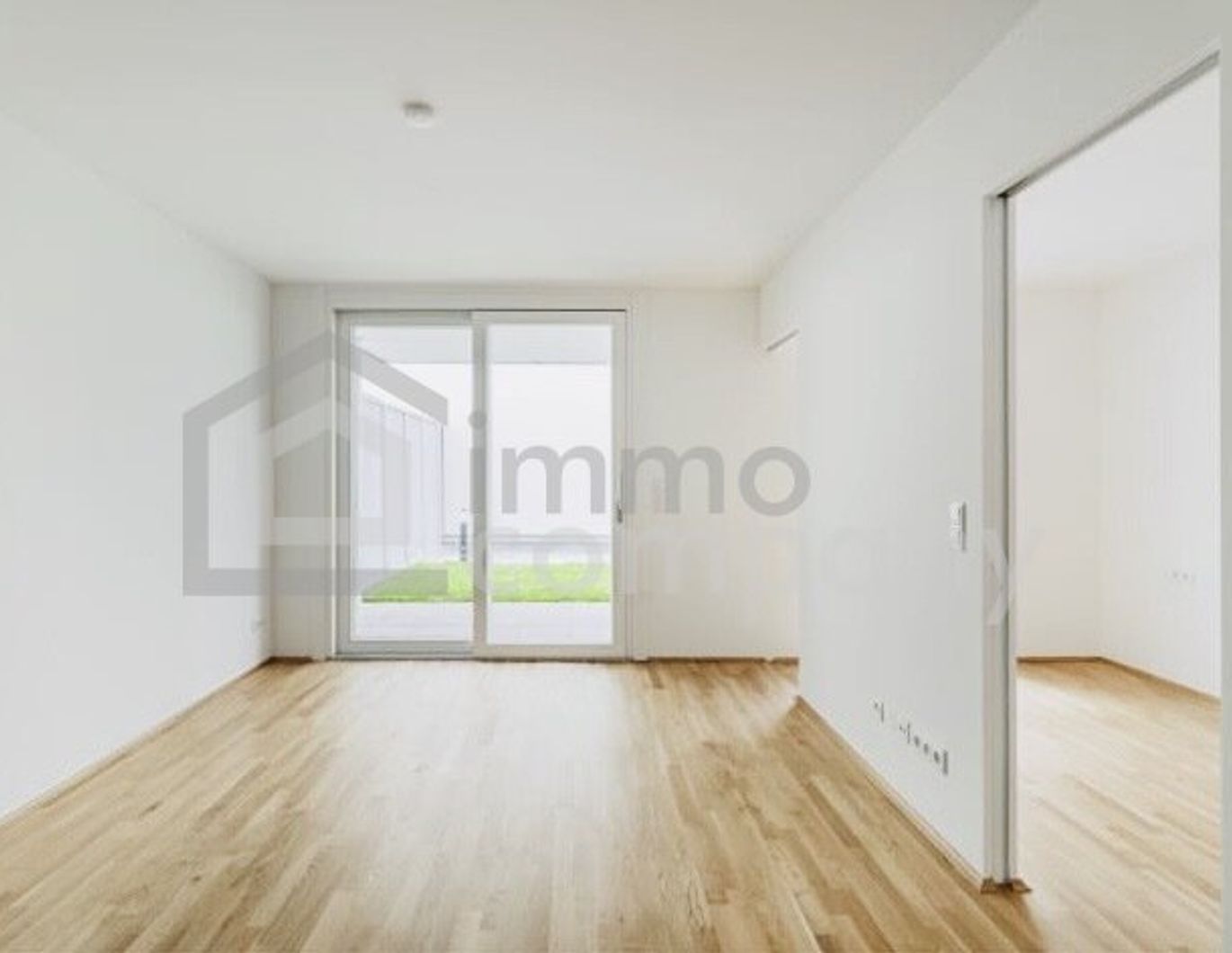 Schöne und moderne Wohnung mit eigenem Garten 25 m2 und Terrasse 12 m2! 15. Bezirk. U3 und U6!