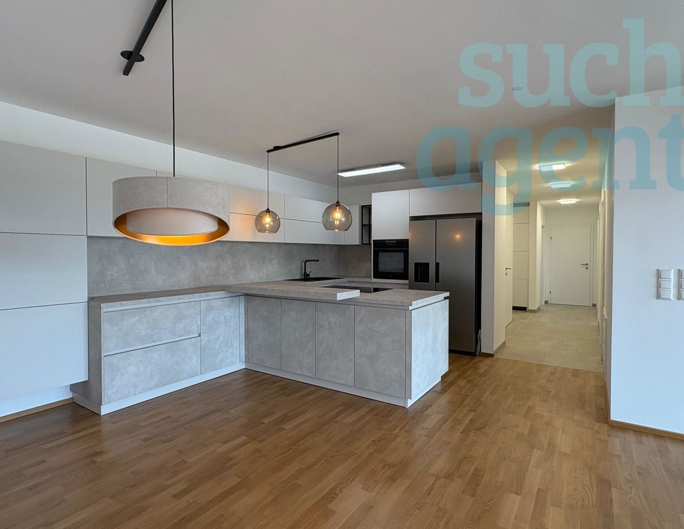 NEUER PREIS! Wohnen und Arbeiten unter einem Dach! Neuwertige 4-Zimmerwohnung mit XXL-Terrasse und 2 Parkplätze
