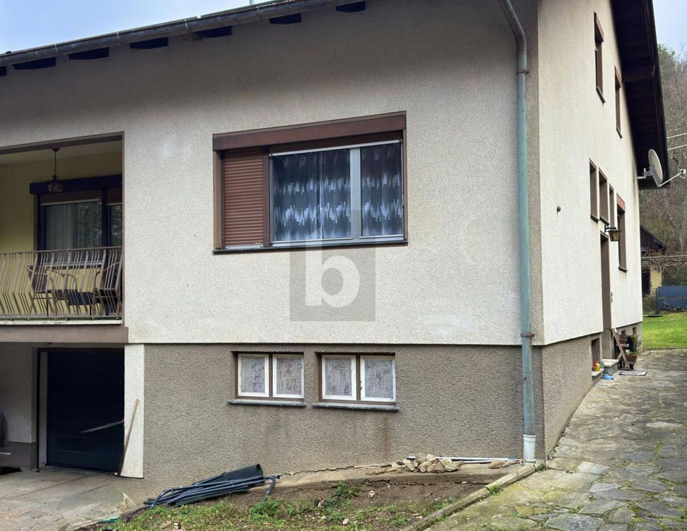 IN TOP RUHELAGE MIT VOLLKELLER UND MODERNISIERTEM WOHNRAUM