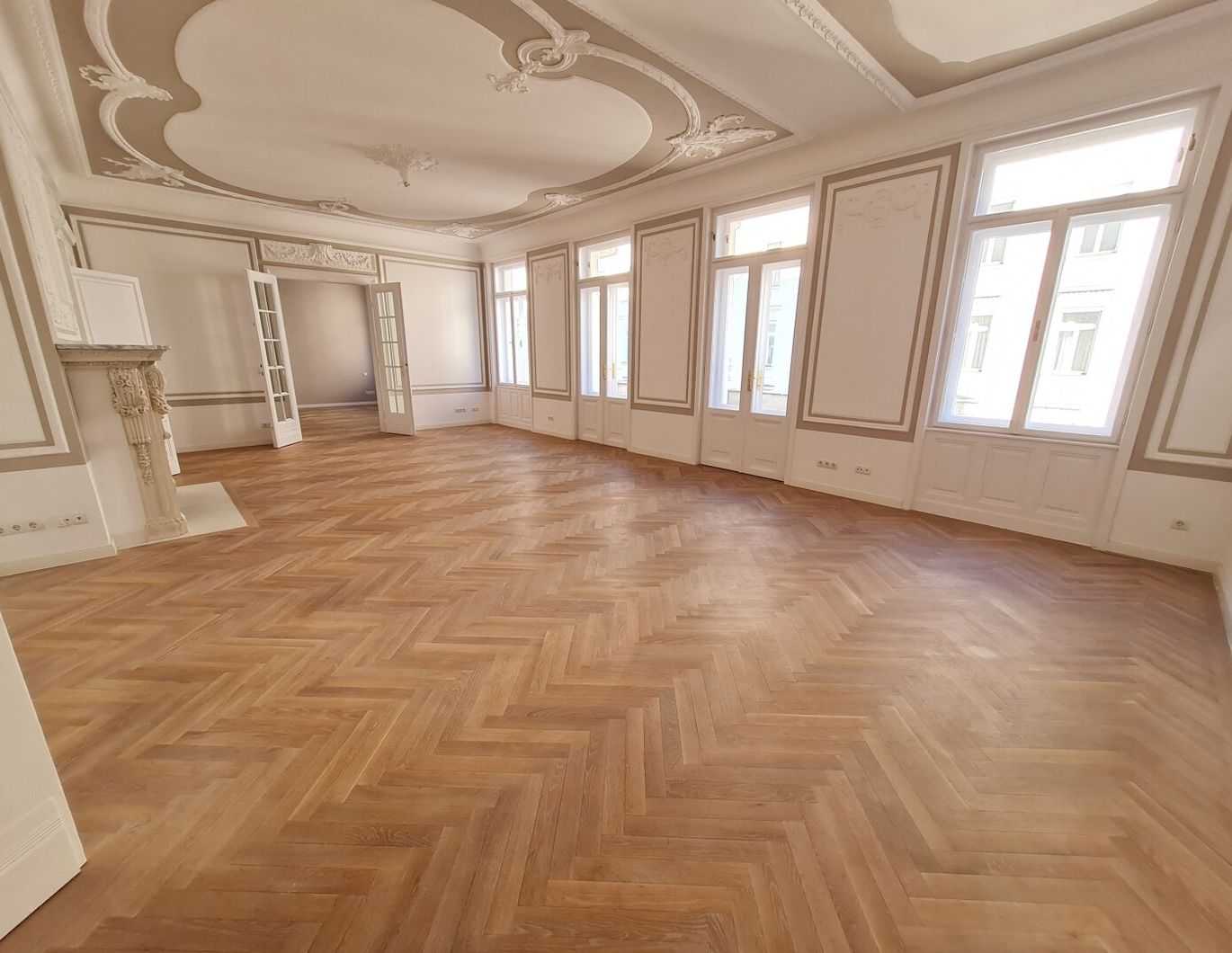 LUXURIÖSE, 160 m² ARCHITEKTENRENOVIERTE ALTBAUWOHNUNG!