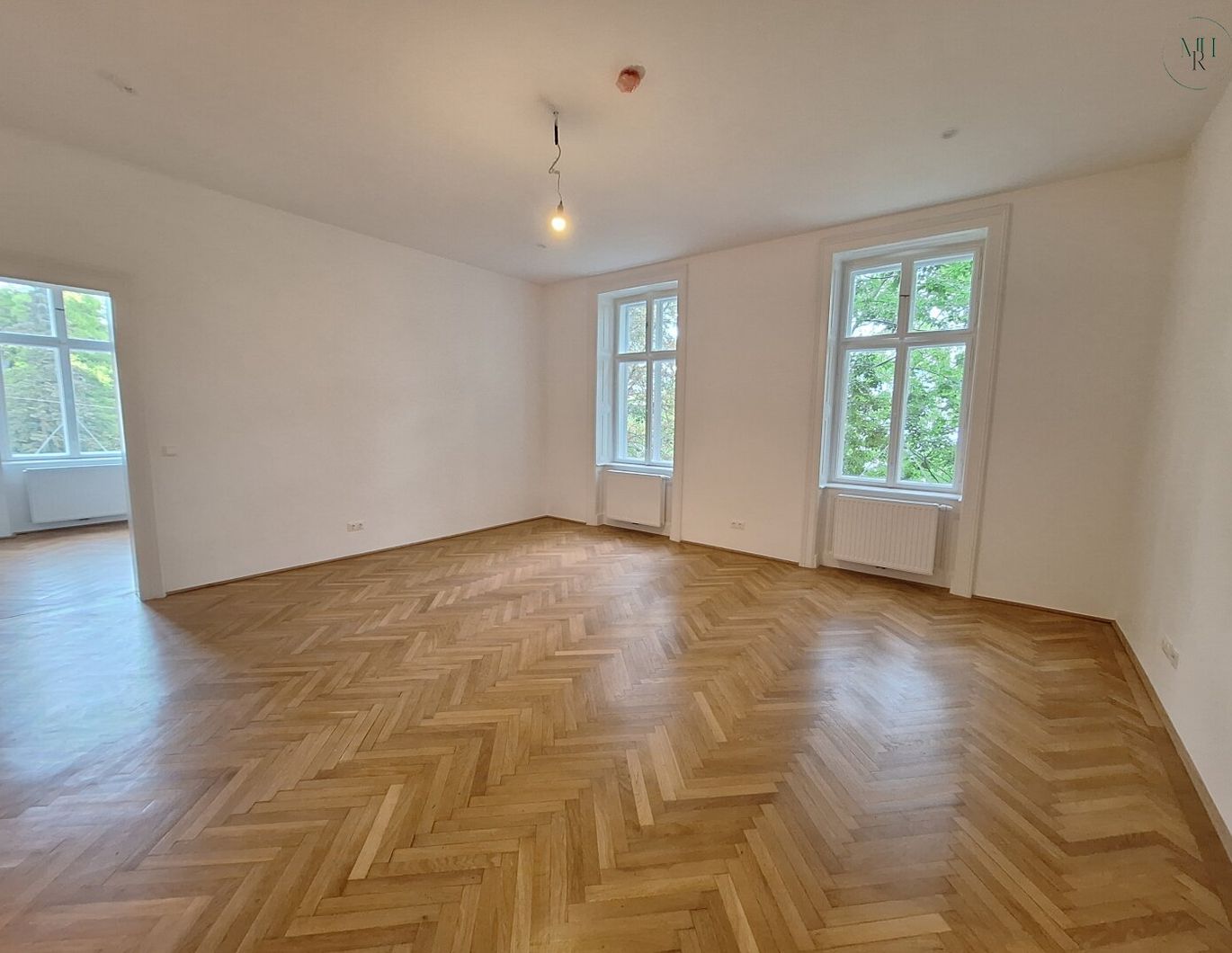Exklusiv Wohnen in Toplage Währings - hochwertig sanierte Penthousemaisonette mit Grünblick und Garten