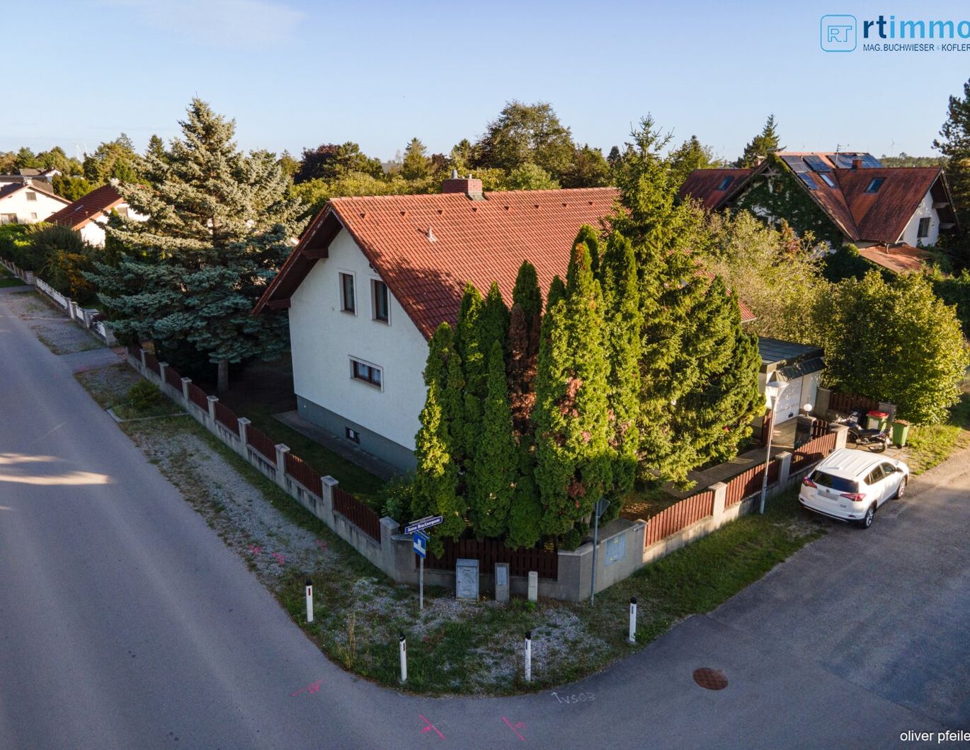 SCHÖNES FAMILIENHAUS mit Wintergarten und Garage in ruhiger Lage zu mieten!
