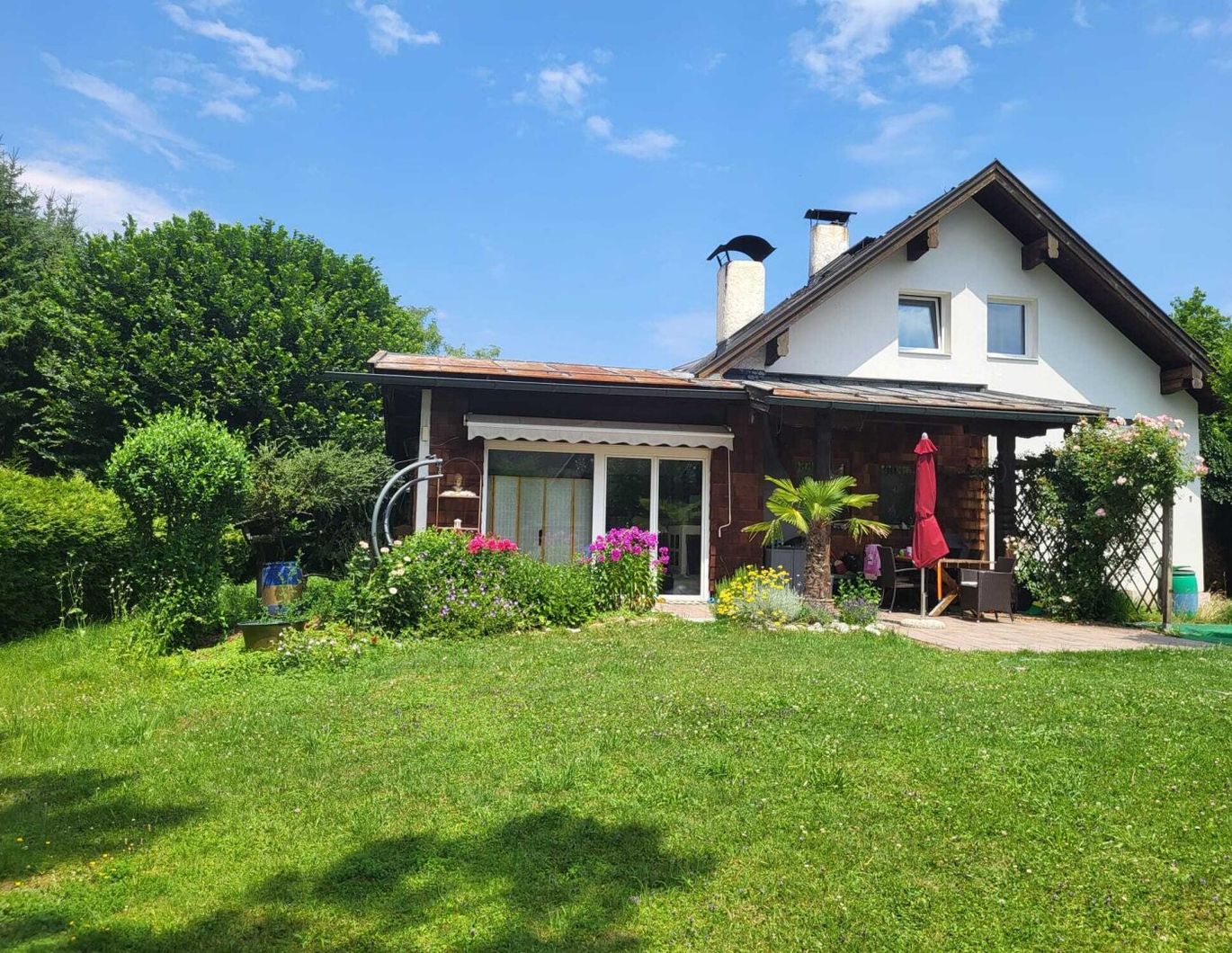 Charmantes Einfamilienhaus mit separatem Büro-/Praxistrakt