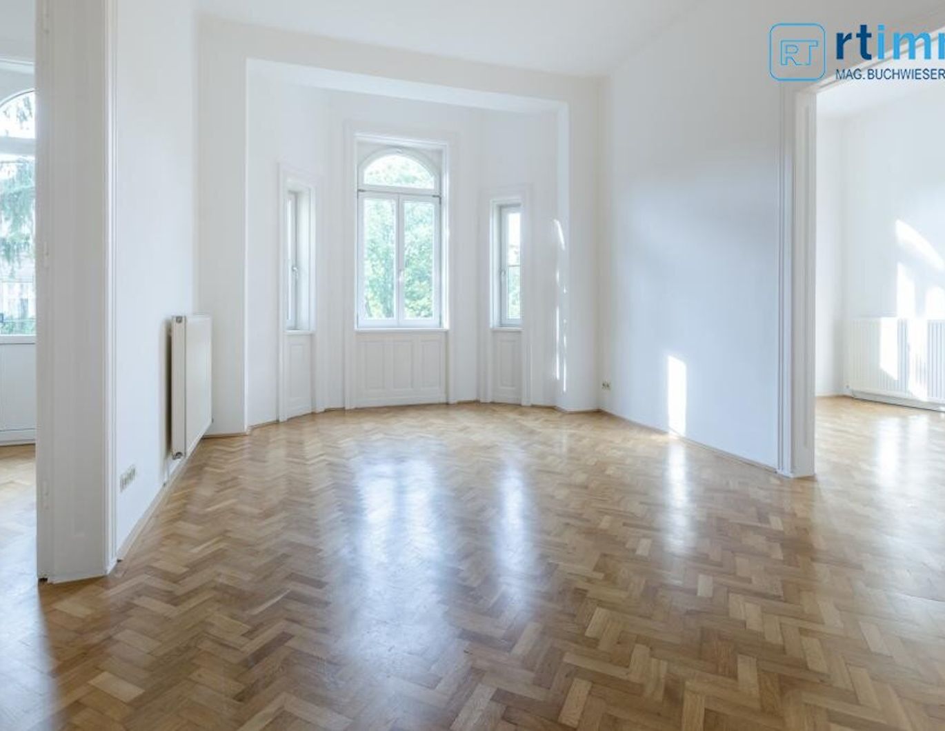 SCHÖNE RUHIGE 3 ZIMMERALTBAUWOHNUNG MIT ZWEI BALKONEN UND BLICK INS GRÜNE