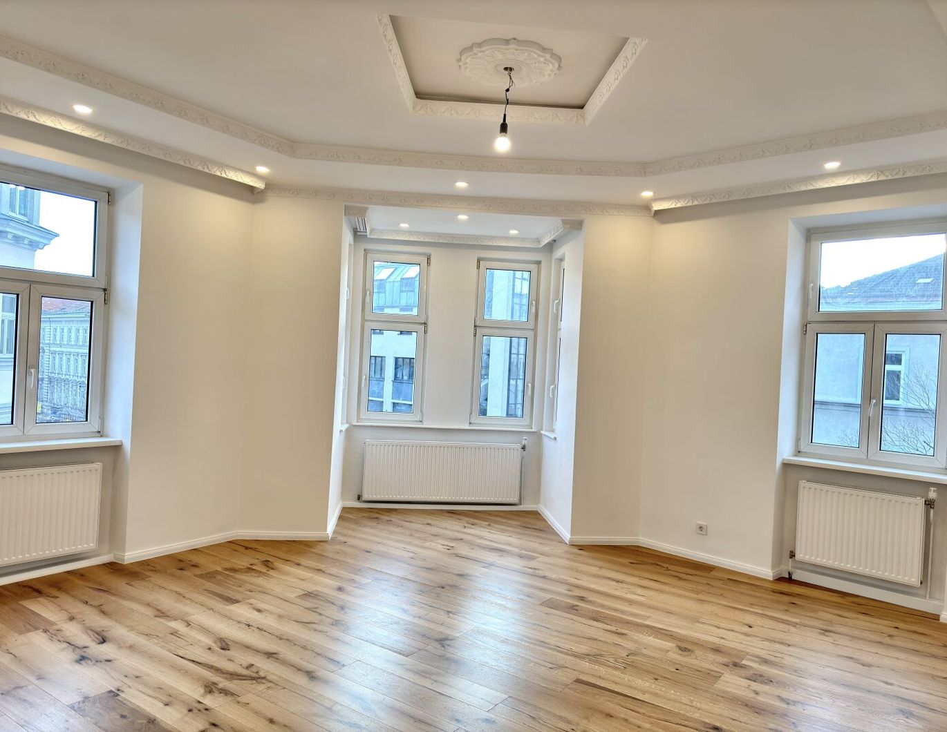 Sanierte Altbau-Eckwohnung in Toplage nahe AUGARTEN