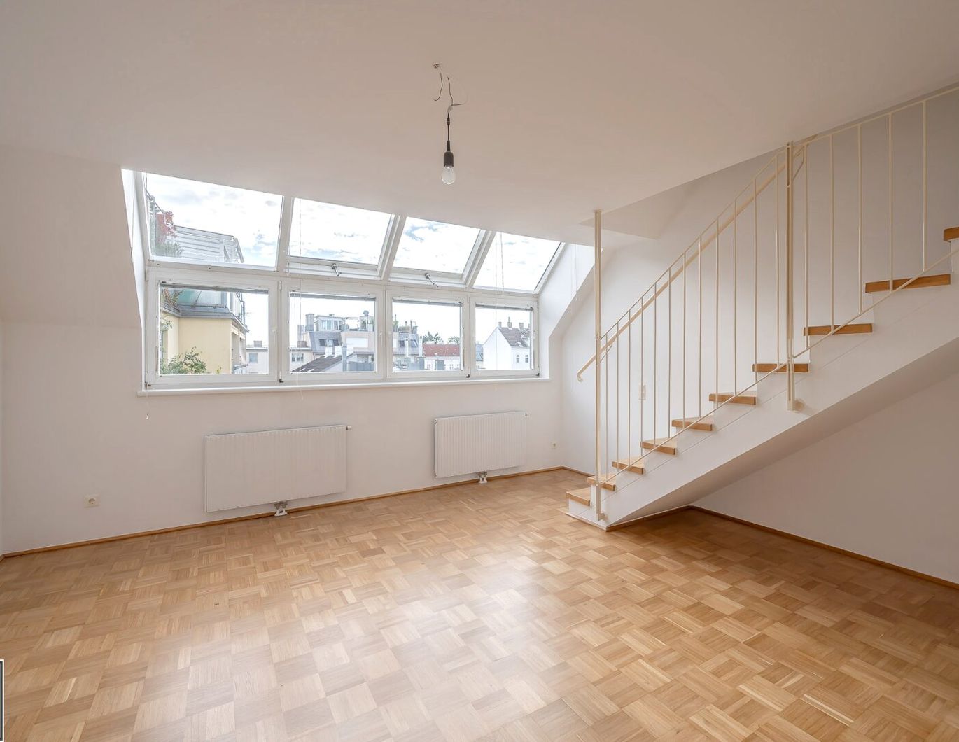 ** ab sofort; einzigartige 3 Zimmer Maisonette Dachgeschoss Wohnung // Nähe Johann-Nepomuk-Vogl-Platz // Währing **