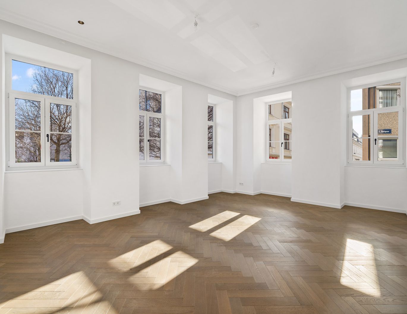 Helle Eigentumswohnung mit Balkon im Erstbezug nach Sanierung