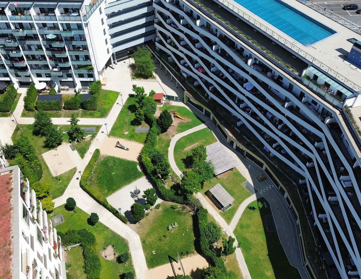 3 Zimmer Wohnung 94m2 + Loggia und Tiefgaragen parkplatz