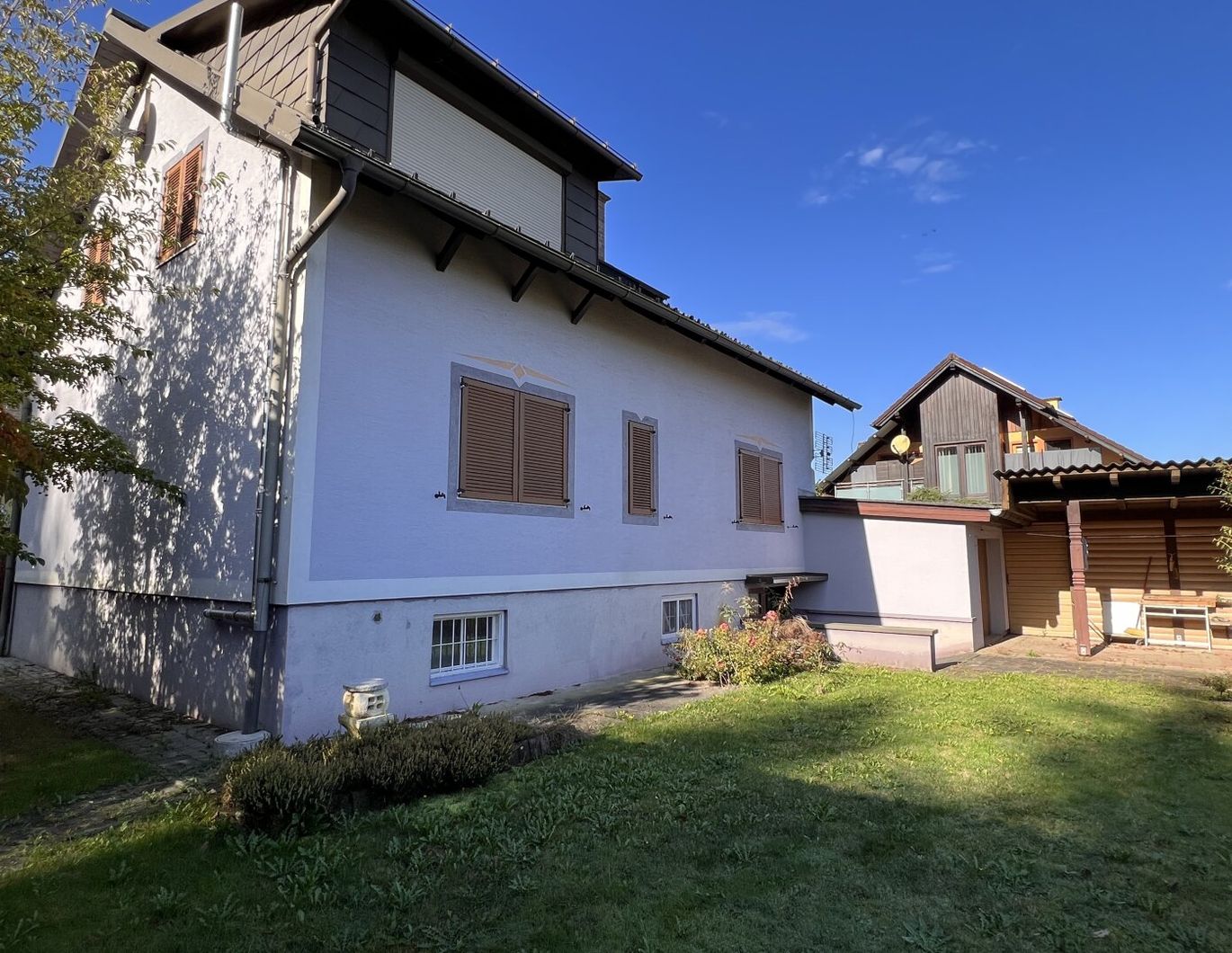 Ruhig gelegenes Ein-Zweifamilienwohnhaus mit großem Garten zu verkaufen!