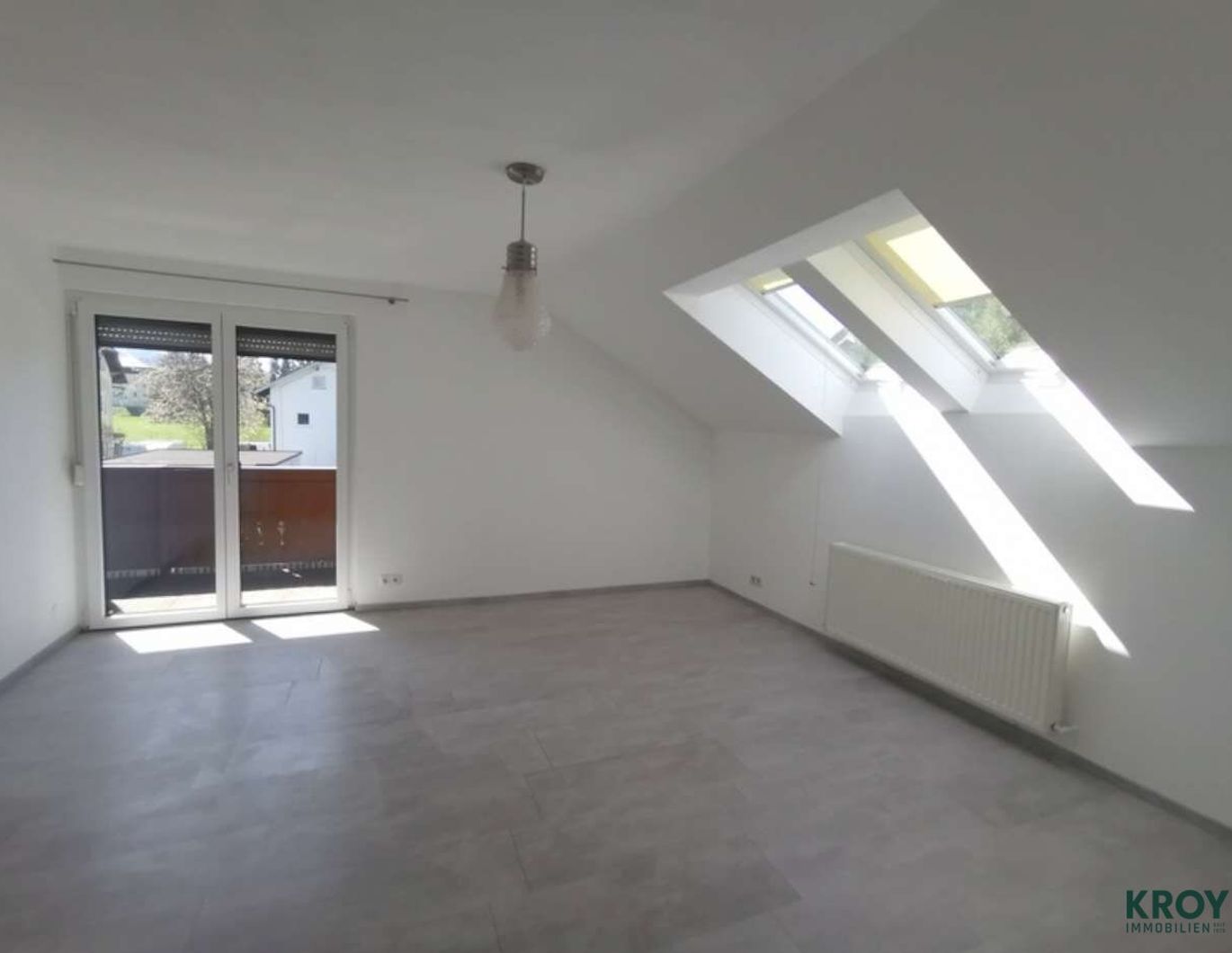 Sonnige 2-Zimmer Dachgeschoßwohnung mit Süd-Balkon