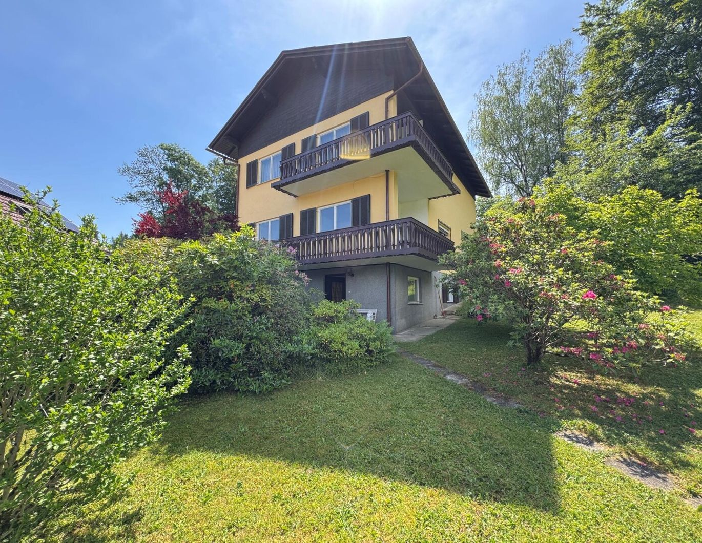 Haus in wunderschöner Lage mit herrlichem Garten - auch als Zweifamilienhaus!