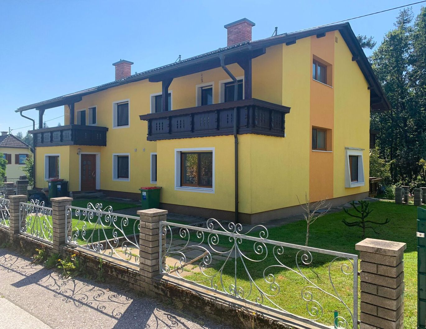 Doppelhaus mit viel Potenzial in Sonnenlage!