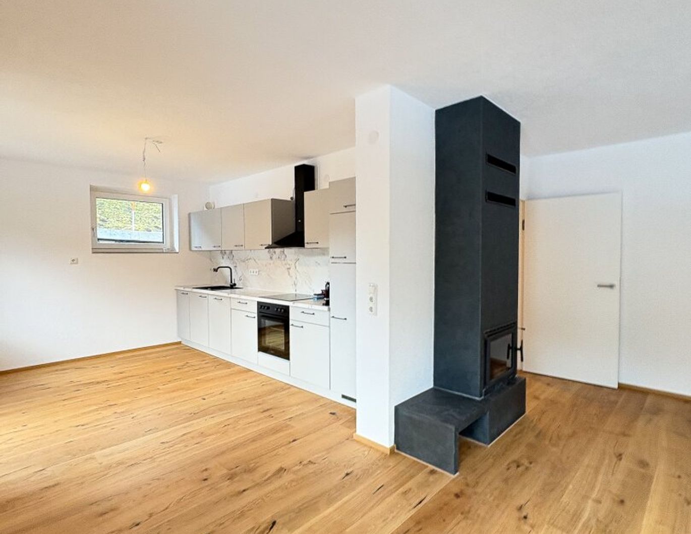 IDEAL für Eigennutzer & Anleger - Modernes Mehrfamilienhaus zu verkaufen!