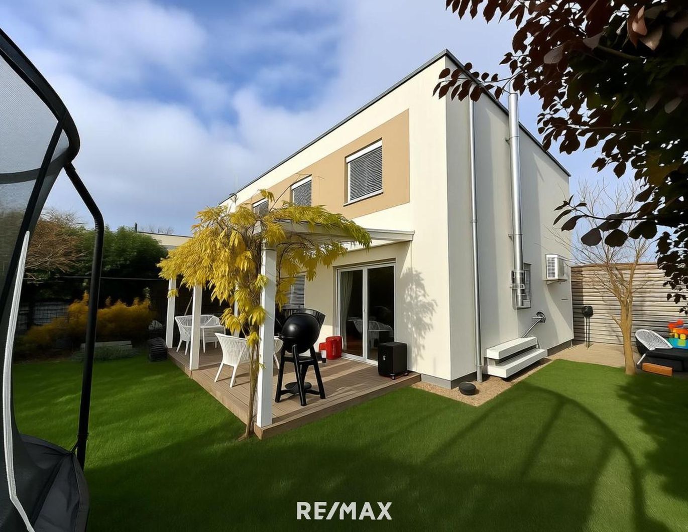 Neuwertige Doppelhaushälfte mit TOP Ausstattung in ruhiger Ortsrandlage