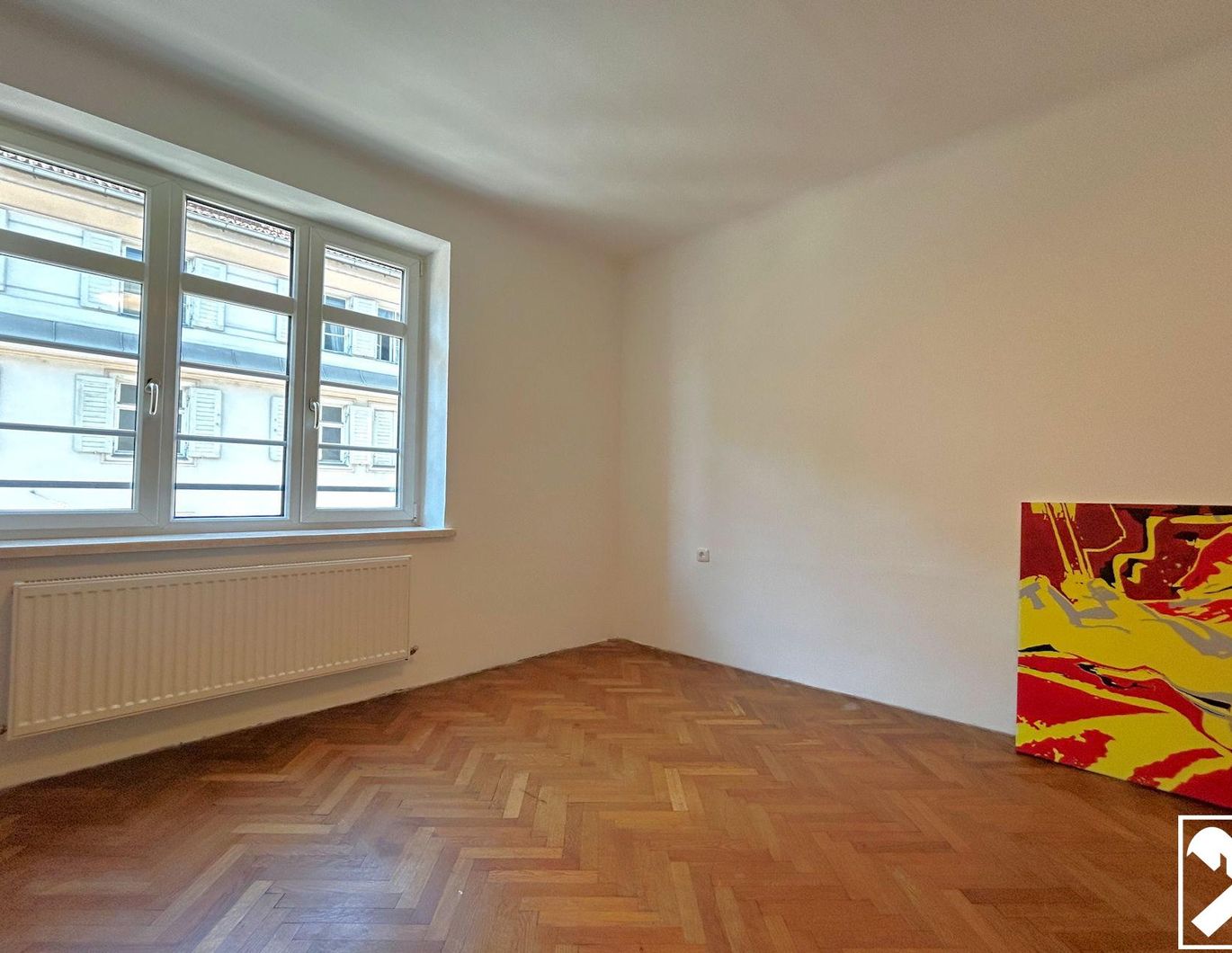4-Zimmer-Altbauwohnung mit Balkon
