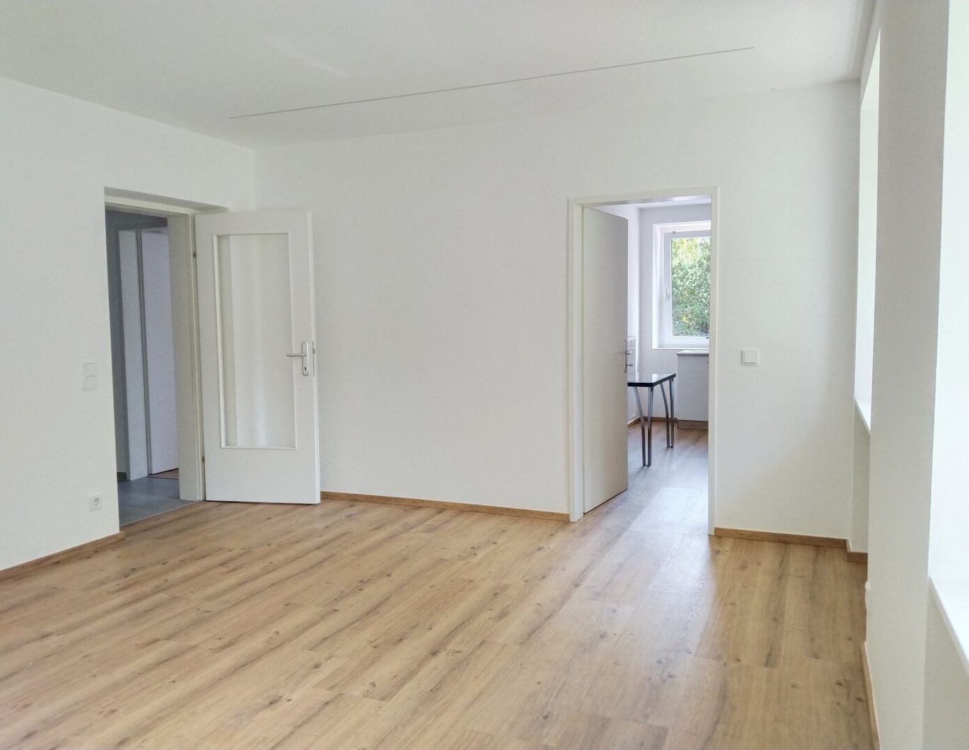 R E S E R V I E R T! Modern sanierte 3,5-Zimmer-Wohnung in Toplage nahe Bauernbergpark!