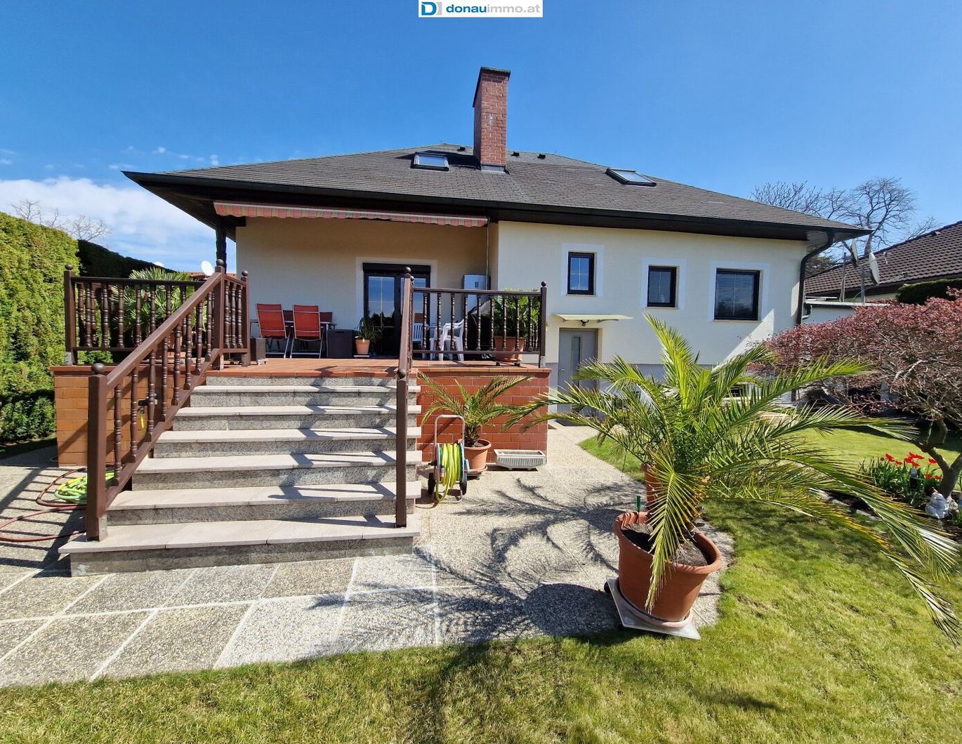 Großzügiges Massivhaus mit Keller und sonnigem Garten, Pool, Terrasse, Garage und Carport in 2483 Weigelsdorf