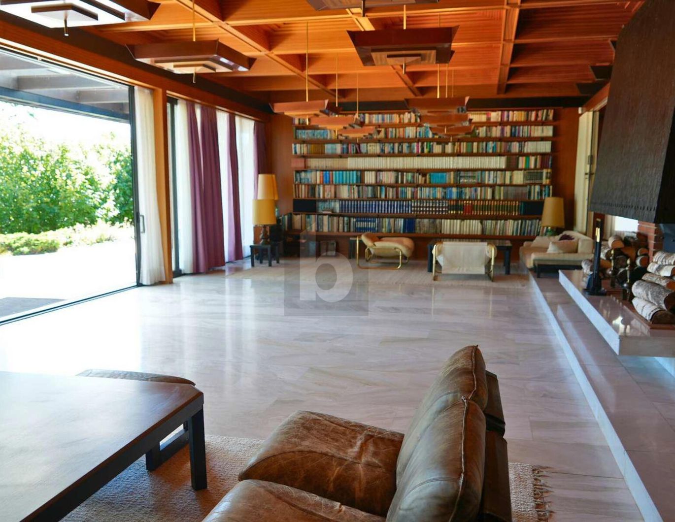 VOM LUXUS REPRÄSENTATIVEN LEBENS - GEFÜHLTE ALLEINLAGE