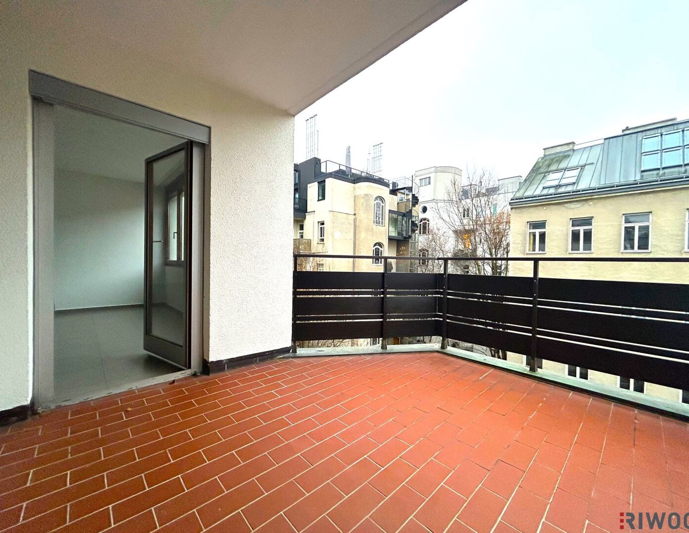 Traumaussicht im Neunten *** 2 Loggien *** Stellplatz *** Pool und Sauna *** zwischen Währinger Straße und Liechtensteinstraße *** Nähe U4 und U6