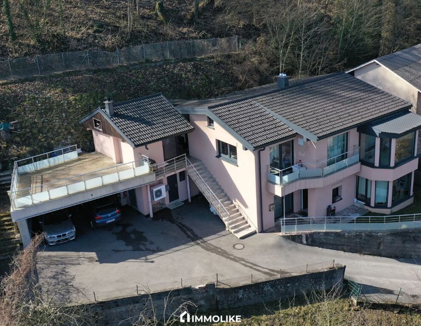 Ein Haus, zwei Wohnungen, fantastische Aussicht - großzugiges ZFH in Thalheim bei Wels.