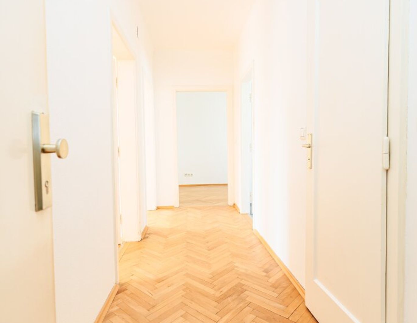 *WOW* I 3. ETAGE MIT AUFZUG I DUSCHE & KOMFORT I BAHNHOFNAH I HAUSTIERE ERLAUBT I MODERNER STYLE I TOP AUFTEILUNG I PROJEKT WOHNEN
