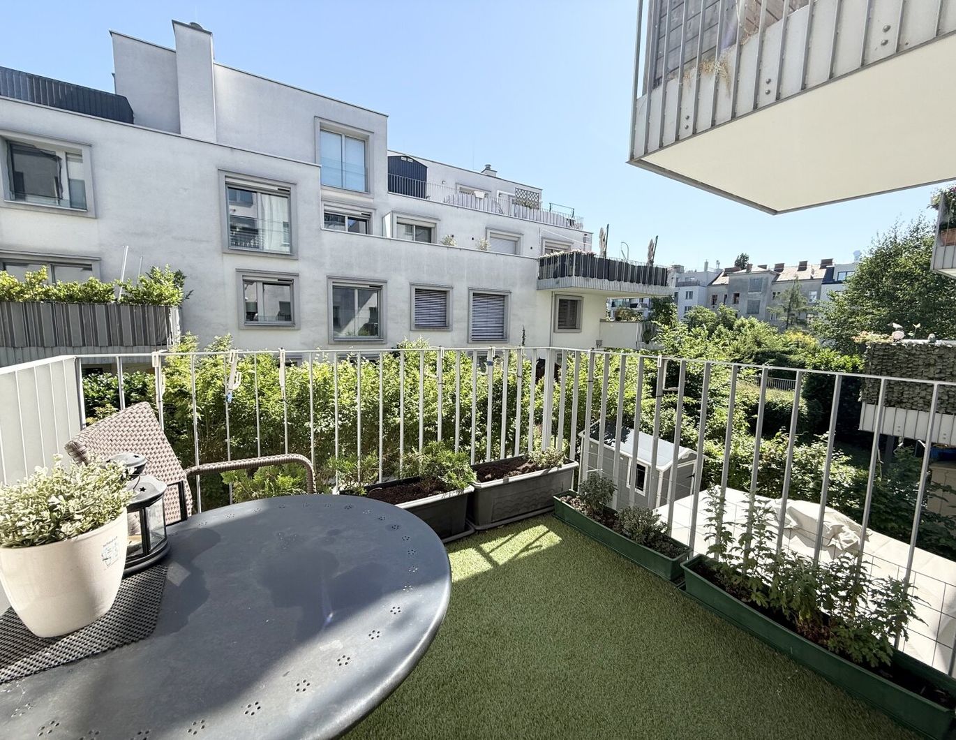 4er WG geeignet / 5-Zimmerwohnung mit Balkon und Loggia - zu mieten!