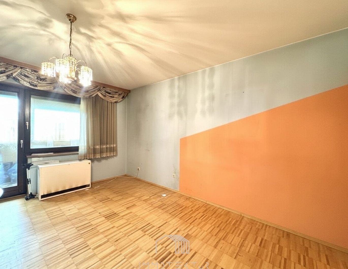 LOGGIA: Geräumige 2-Zimmer-Wohnung mit Extraküche und großem Allgemeingarten - Tiefgarage vorhanden!