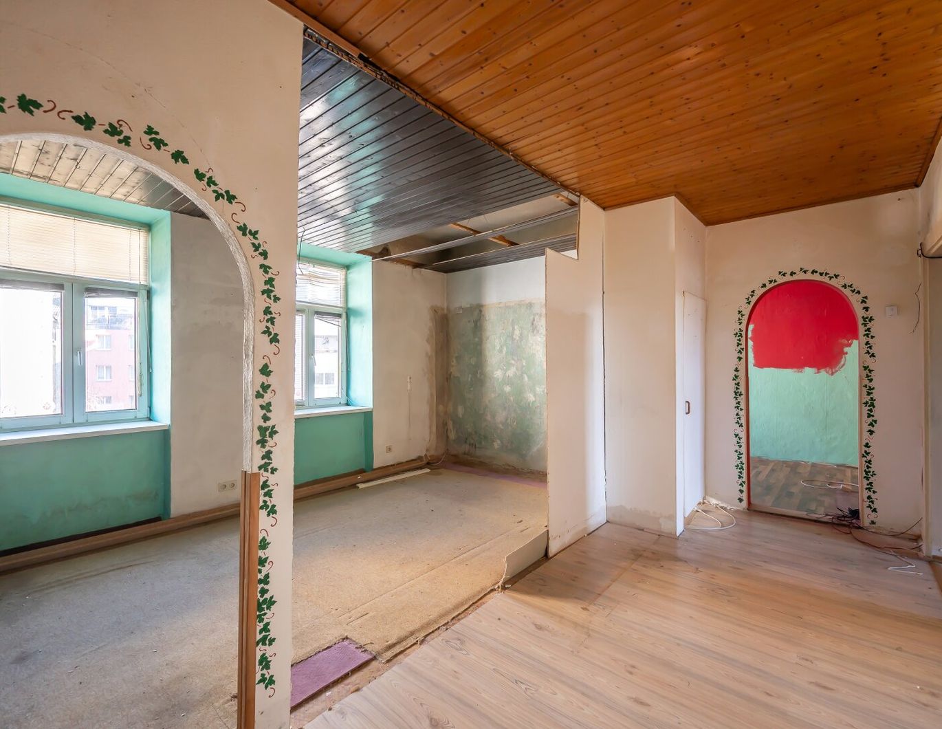 ++NEU++ sanierungsbedürftige 2-Zimmer Altbau-Wohnung - gut adaptierbarer Grundriss