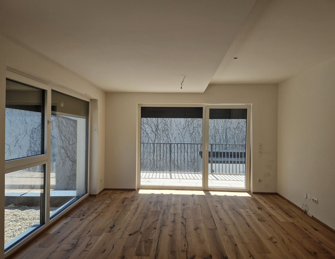 TRAUMHAFTE FAMILIENWOHNUNG MIT GROSSER TERRASSE BZW. LOGGIA - ÜBERGABE ERFOLGT BEZIEHBAR UND SCHLÜSSELFERTIG