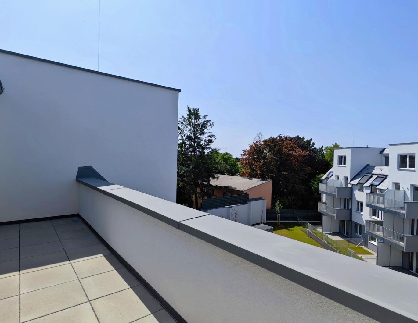 MODERNE 3-ZIMMER TERRASSENWOHNUNG IN DER HIRSCHSTETTNER STRASSE