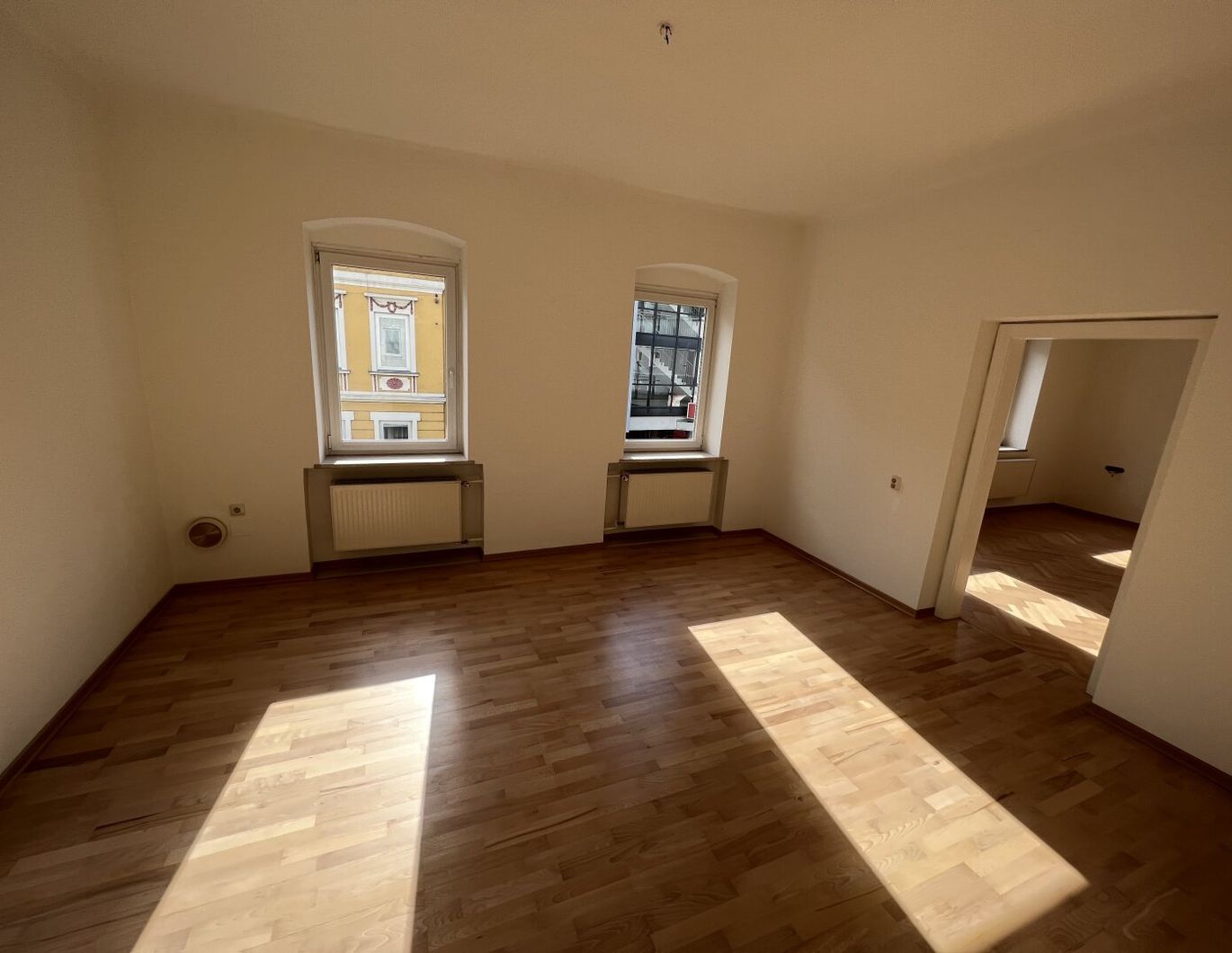 Sanierte 4-Zimmer-Wohnung in der Neustadt mit 42 m² Terrasse - fußläufig zum Bahnhof und Krankenhaus!