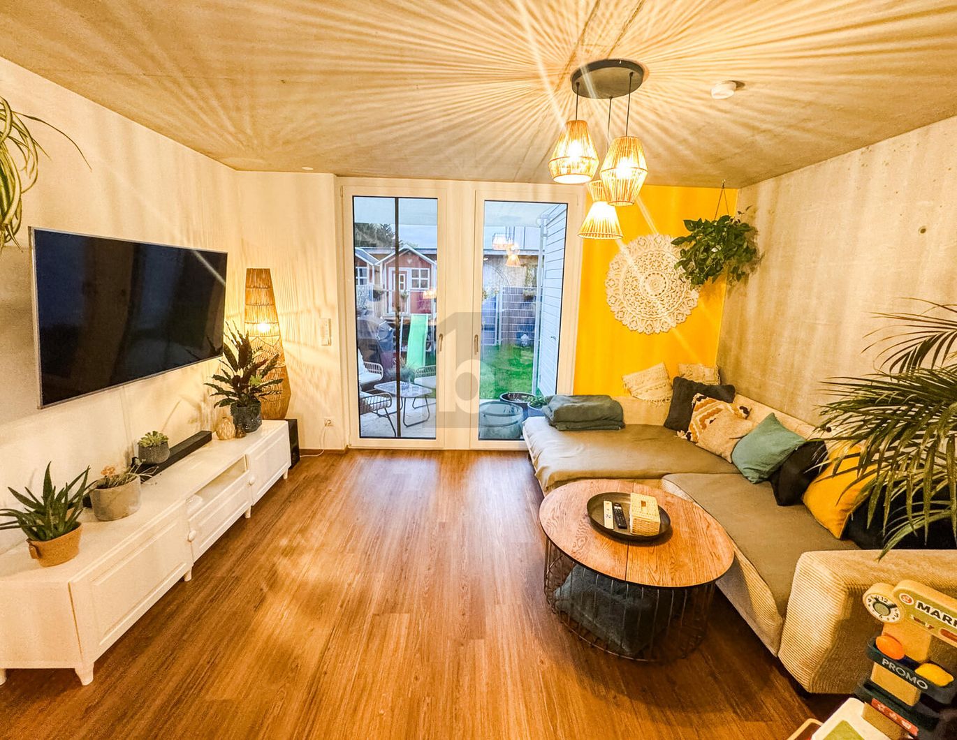 MODERNES REIHENHAUS IN RUHELAGE