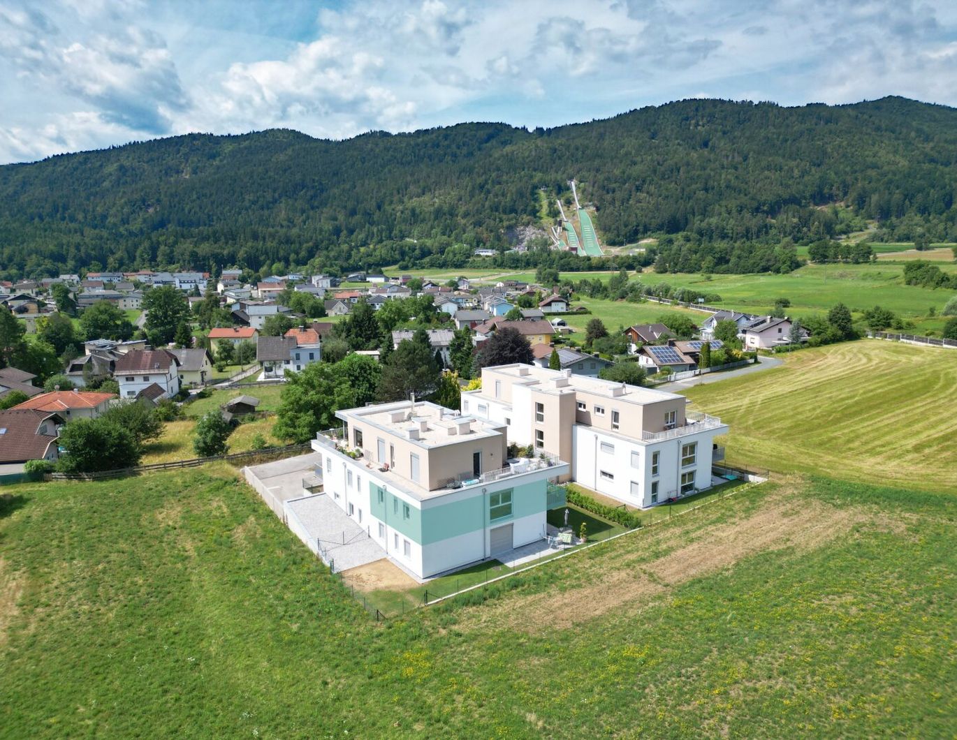 Moderne Traumwohnung mit Balkon & Tiefgarage in Toplage am Villacher Stadtrand - hochwertig, hell & sofort bezugsbereit!