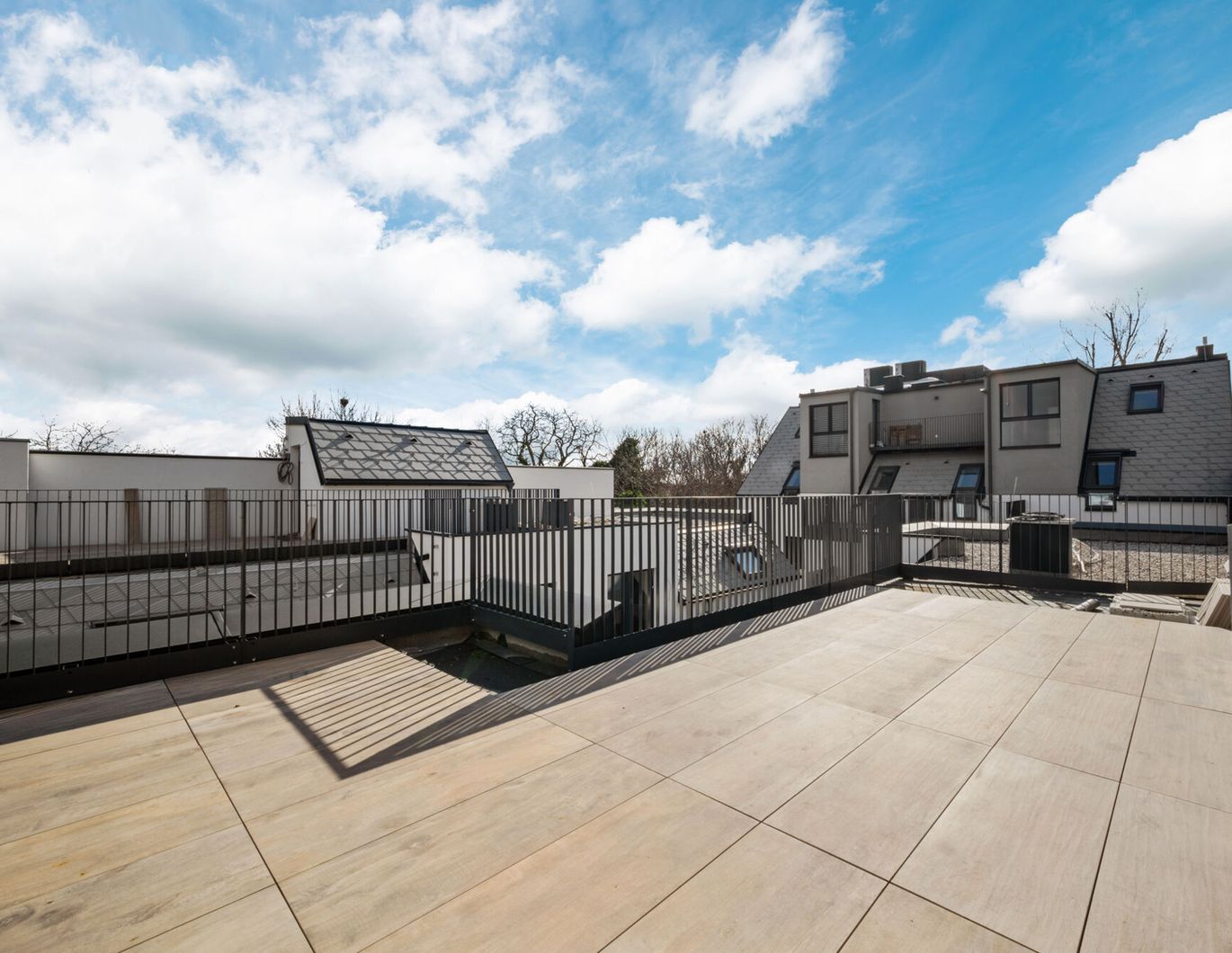 Modernes Townhouse mit 46m² Sonnen-Dachterrasse | Perfekt für Familien | 4 Zimmer